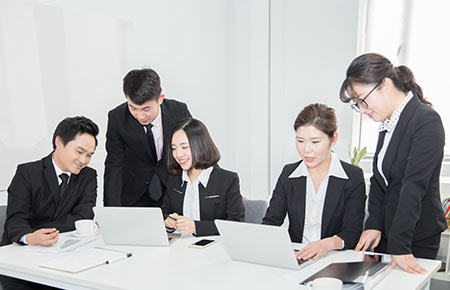 掃一掃查看更多高級(jí)職位